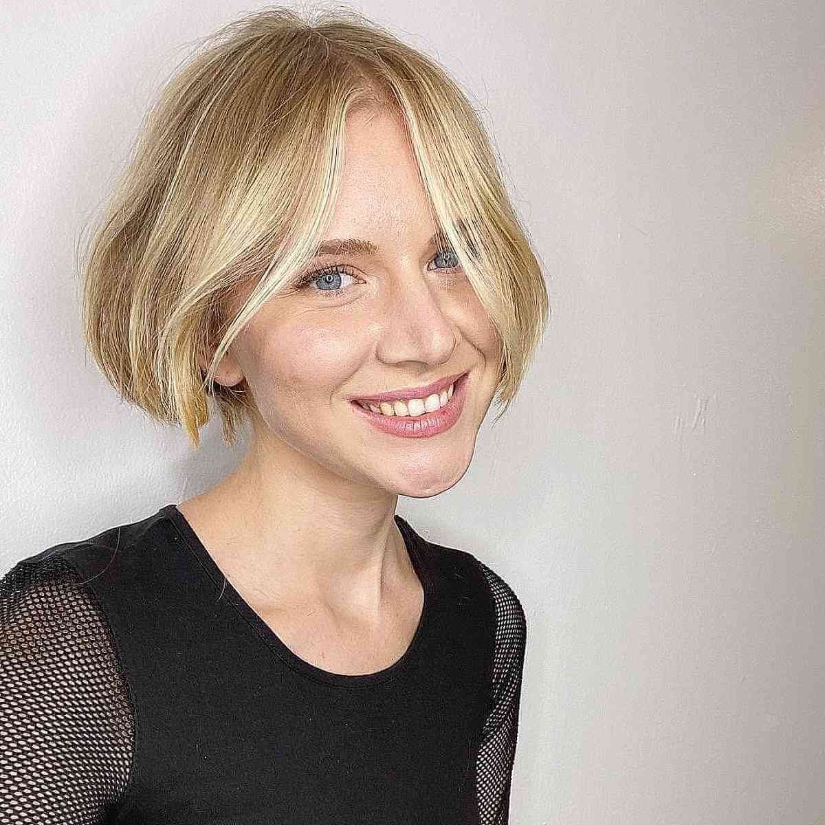 Chic Face-Framing Mini Bob Cut for Fine Hair Above the Shoulders