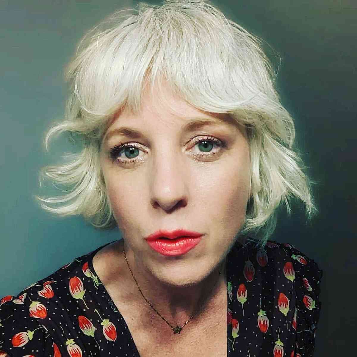 Chic Feathered Layers with Bangs