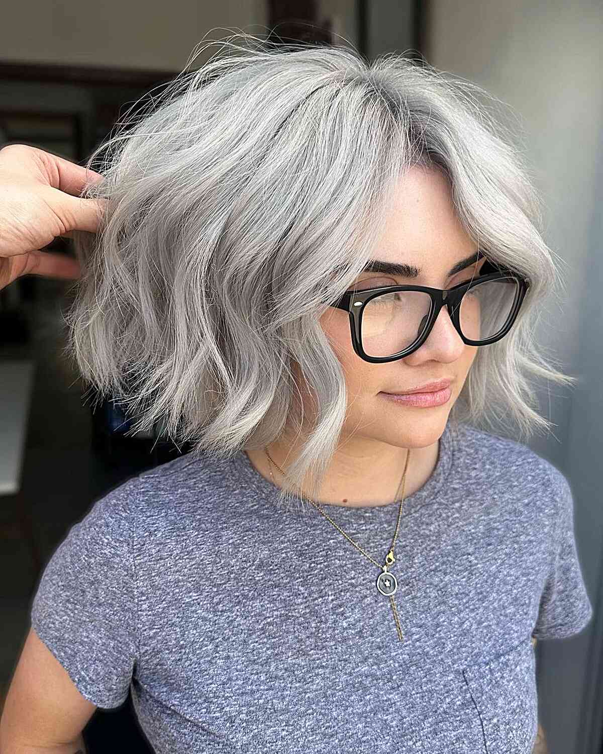 Chic Grey Blonde Wavy Bob for Short Chin-Length Thick Hair