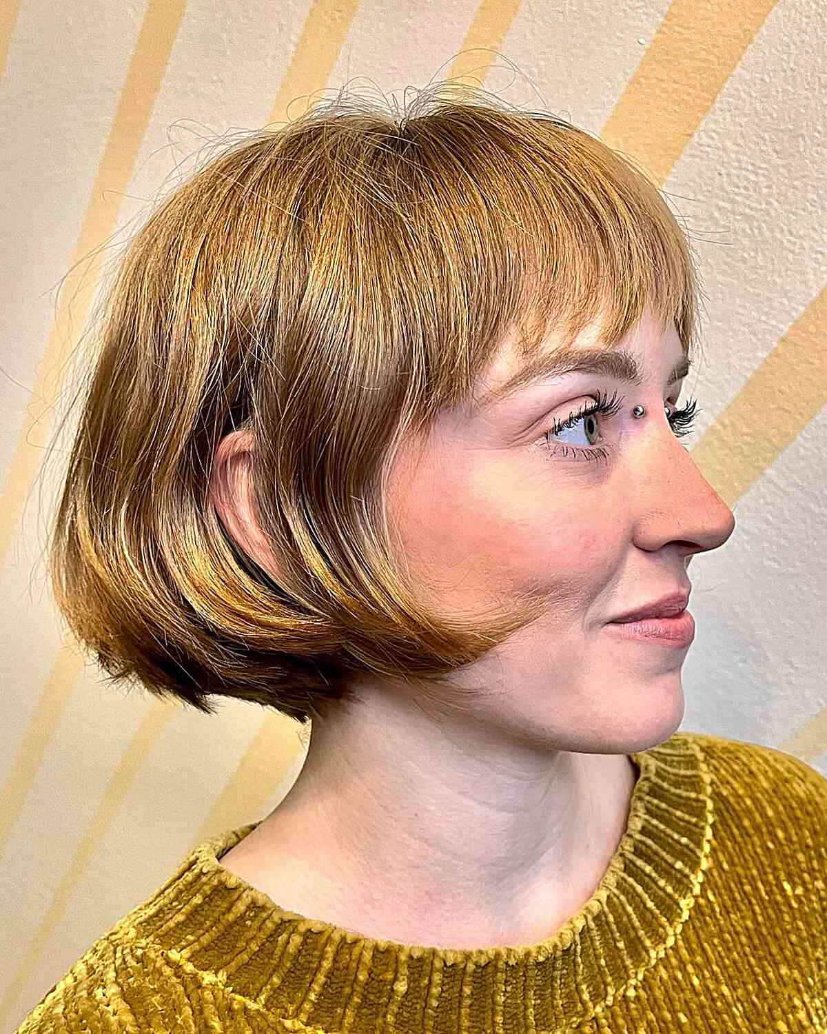 Chic Honey Blonde Ear-Length Bob with Bangs