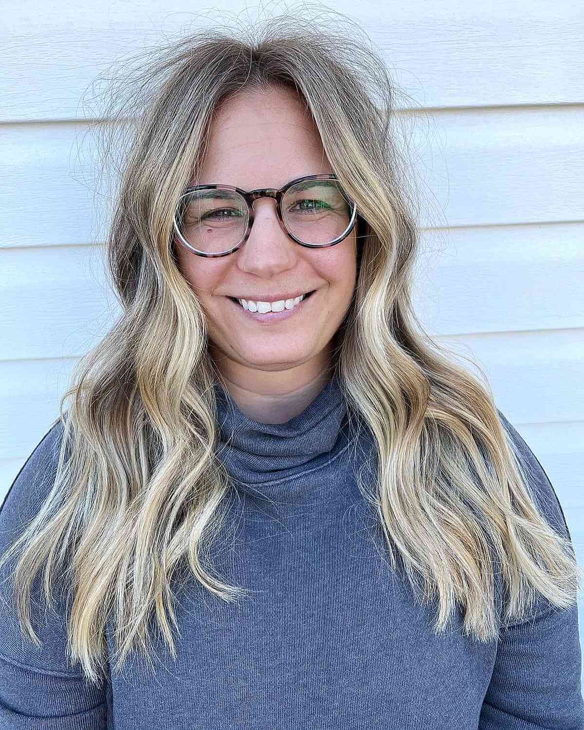 Chic Long Messy Hairstyle for 40-Year-Old Ladies