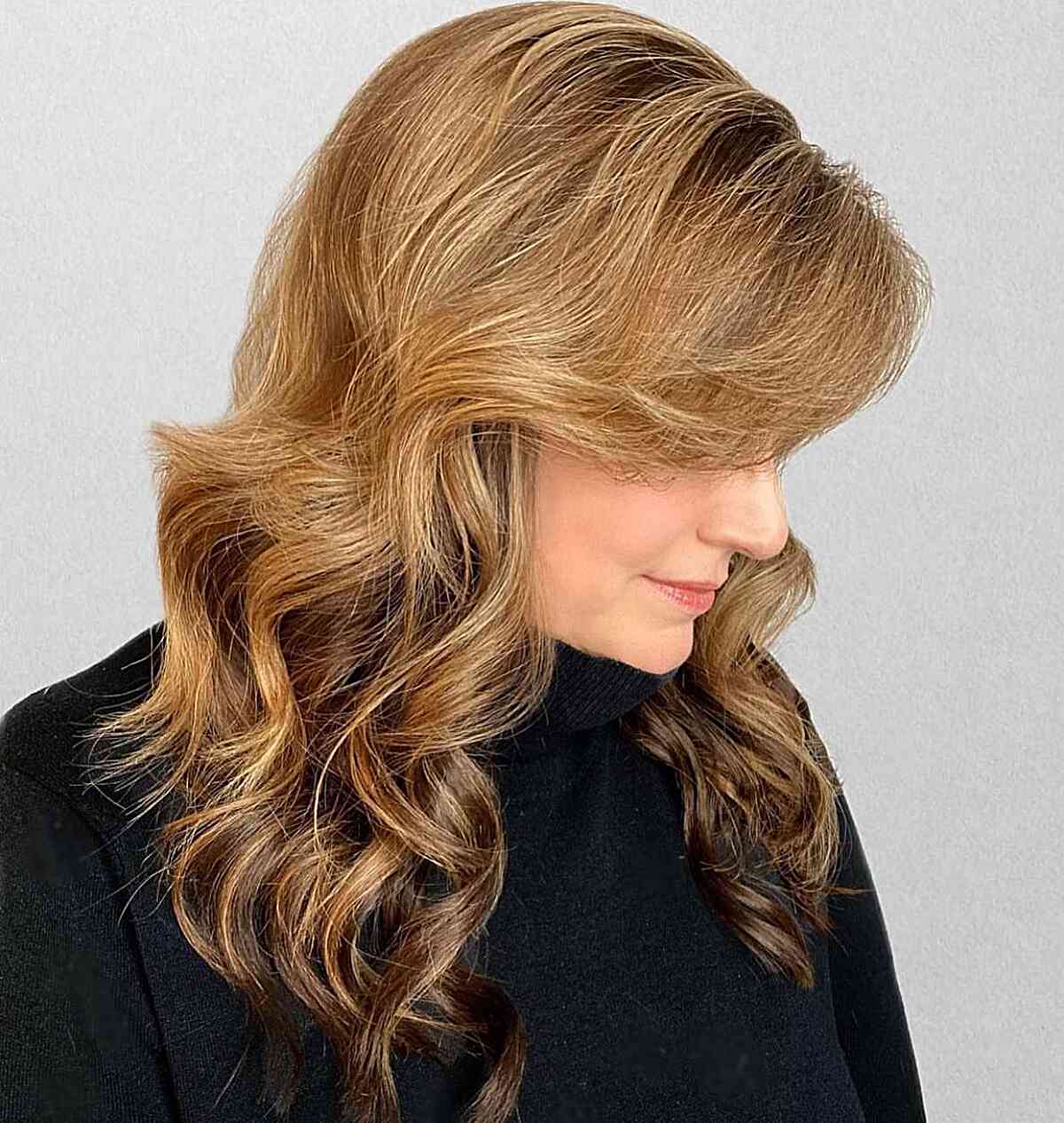 Chic Medium Hair with Side-Swept Bangs