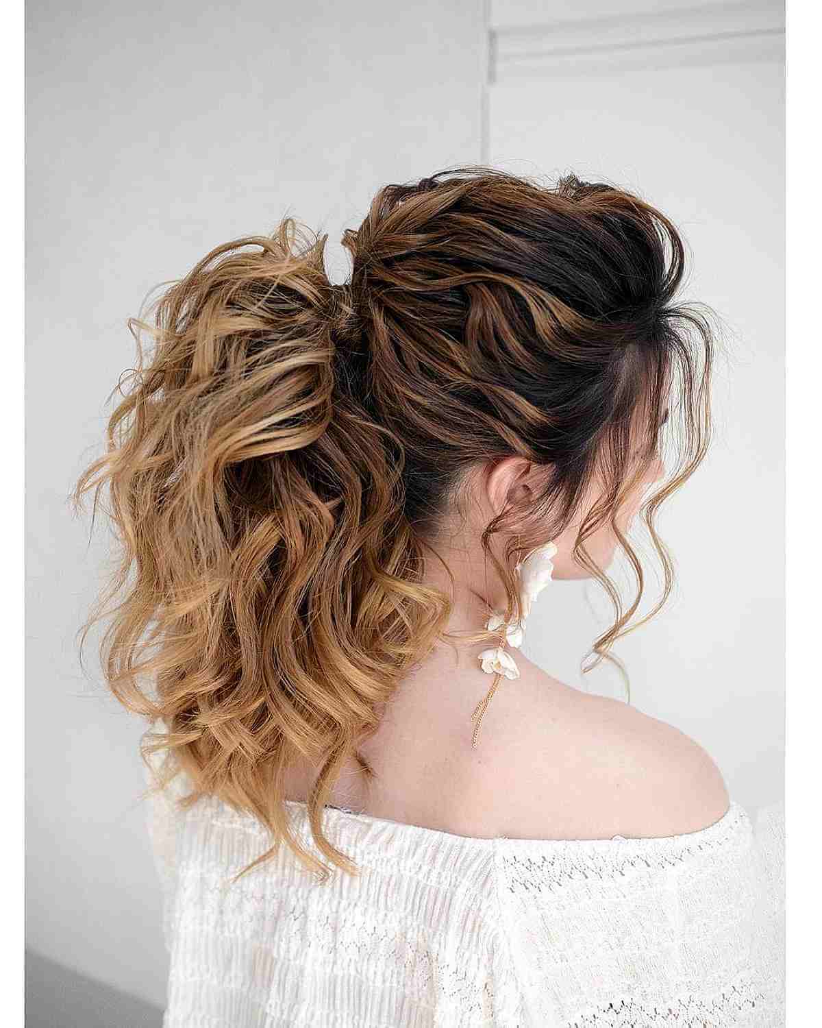 Stylish and Messy Ponytail with Blonde Balayage