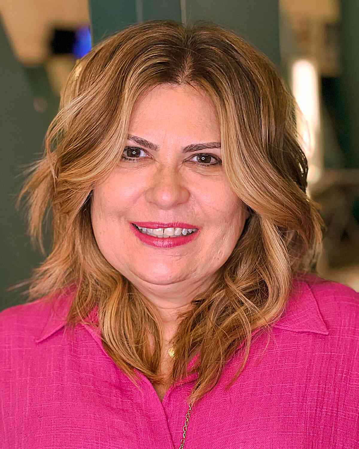 Chic Mid-Length Chop with a Center Part for Women with Double Chins