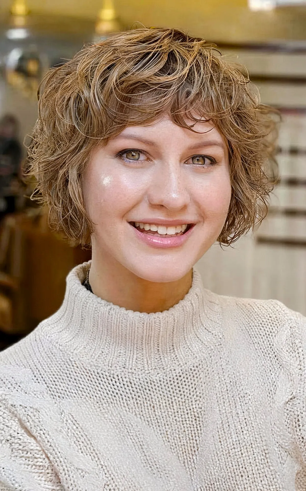 Chic Mini Chin-Length Curly Shag with Short Bangs