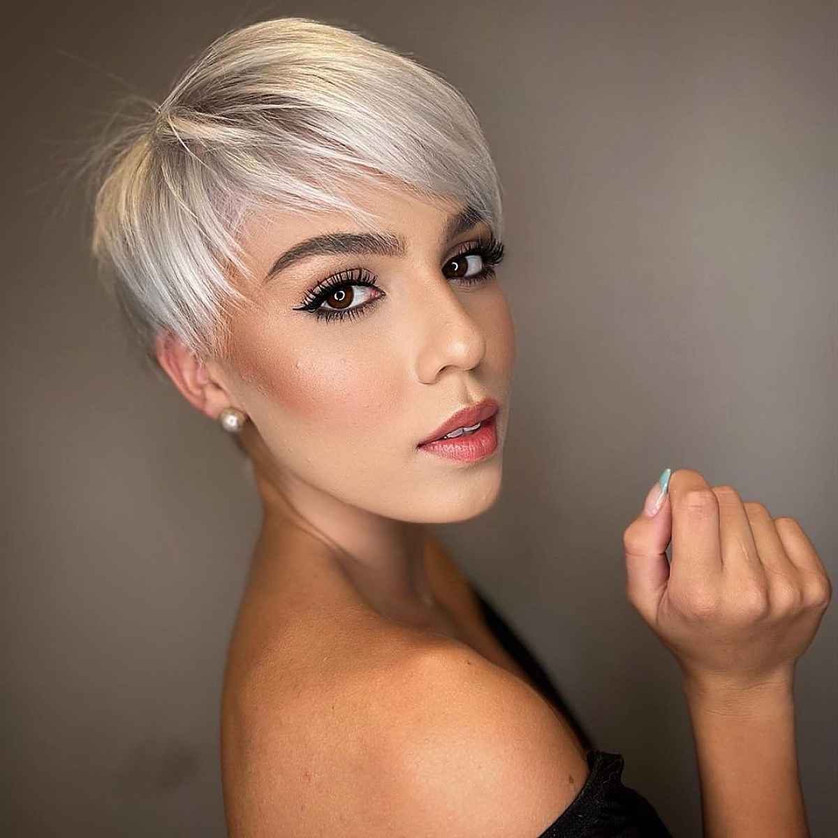 Chic Pixie Cut with Extended Side Bangs