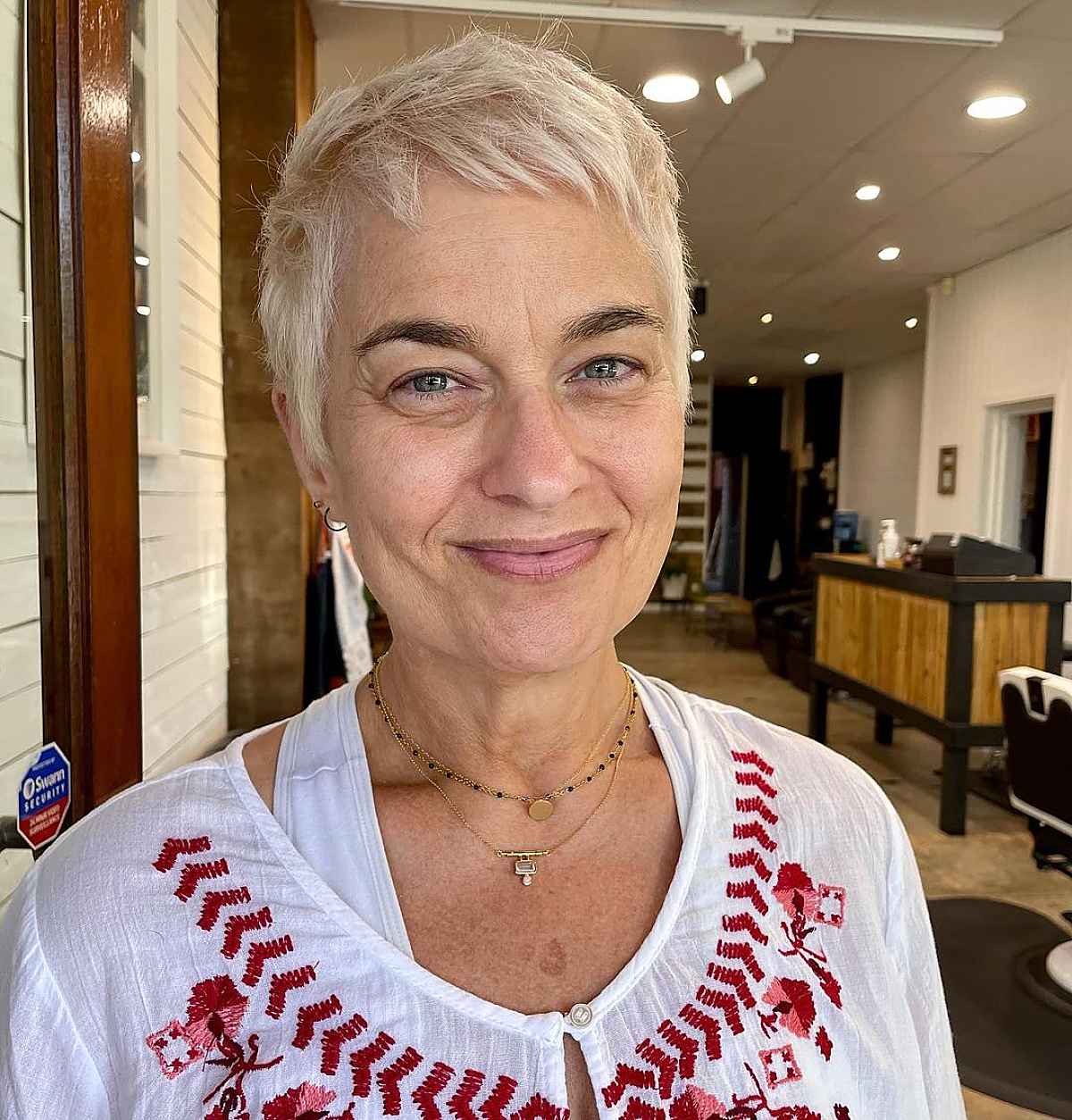 Chic Pixie for Woman Over 50 Years Old with Square Faces and Fine Hair