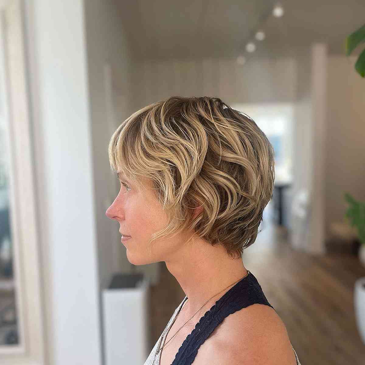 Chic Shagged Bob Cut for Wavy Fine Hair