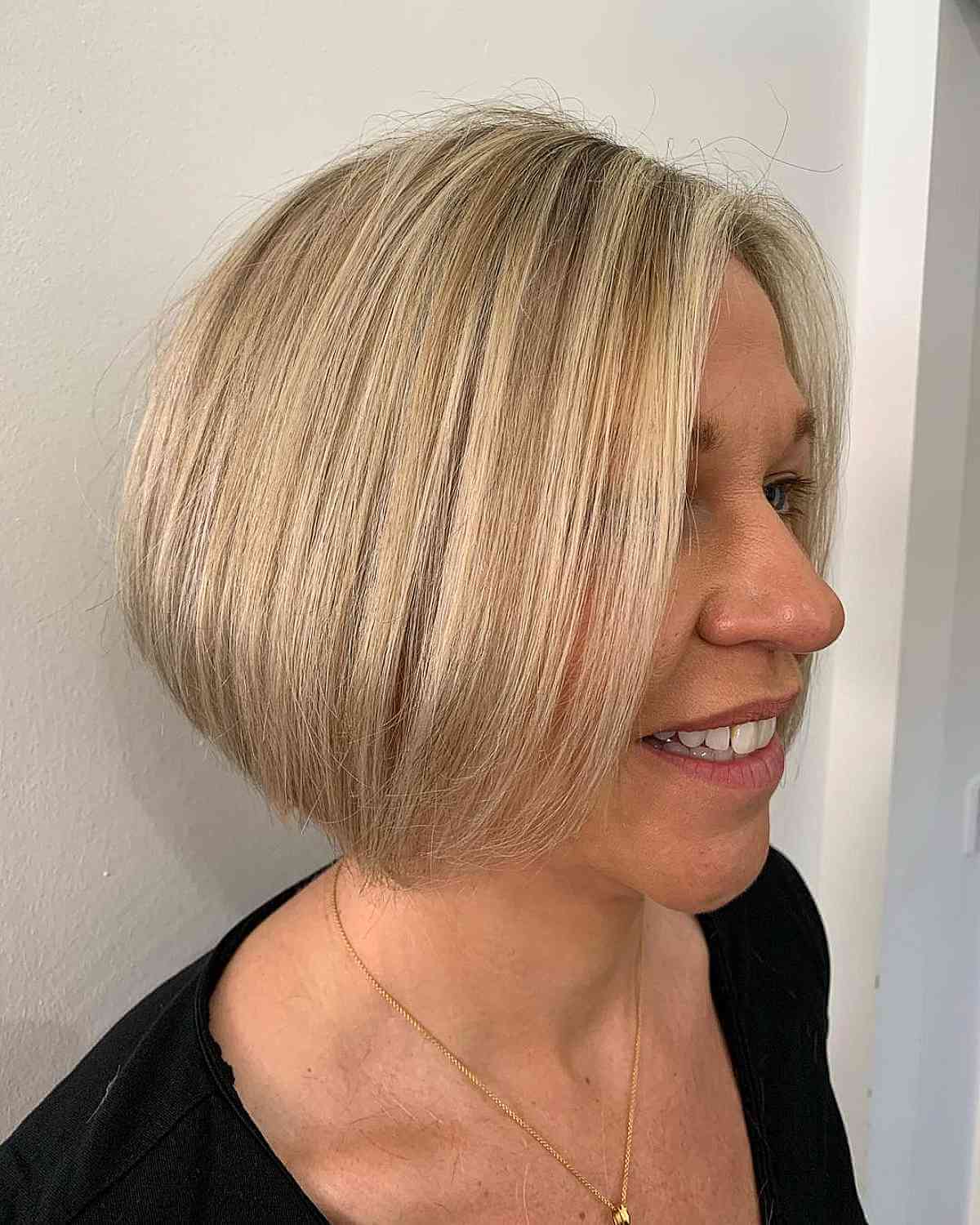 Chic Short Blonde Bob for Women 40 and Above