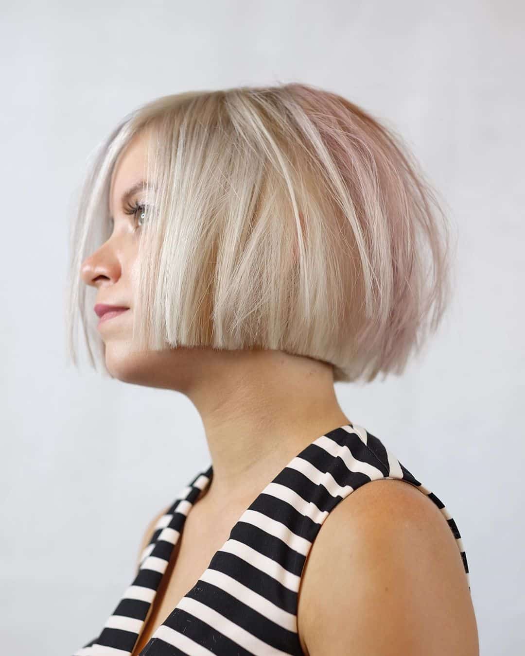 Chic shorter cut bob for blonde girls