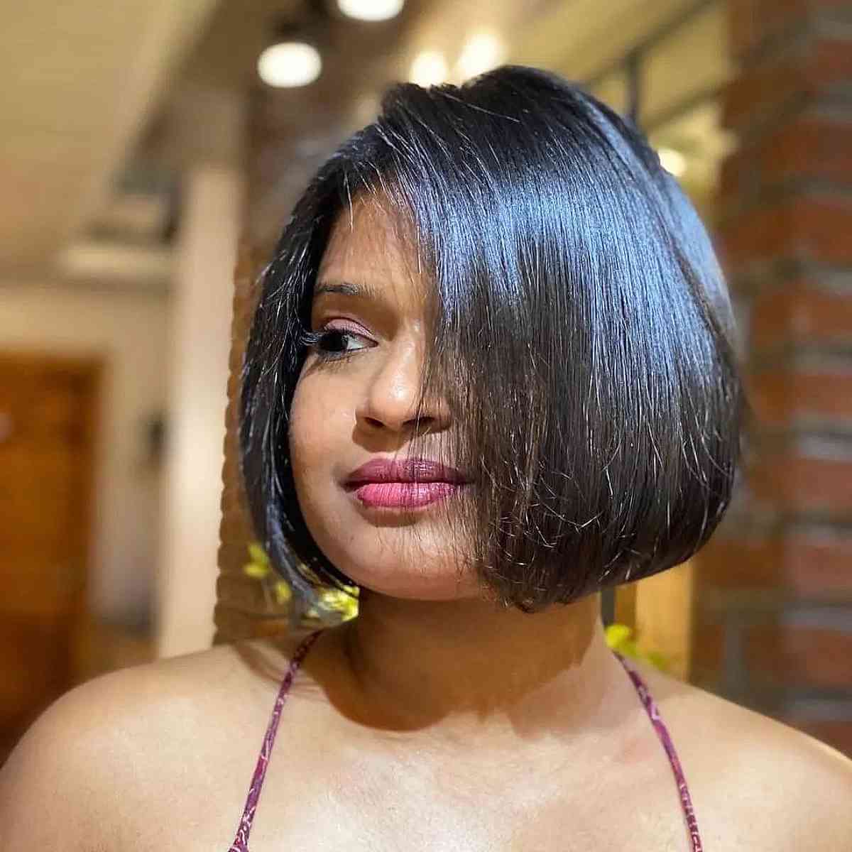 Jaw-Length Chic Side-Parted Bob for Round Face Shapes