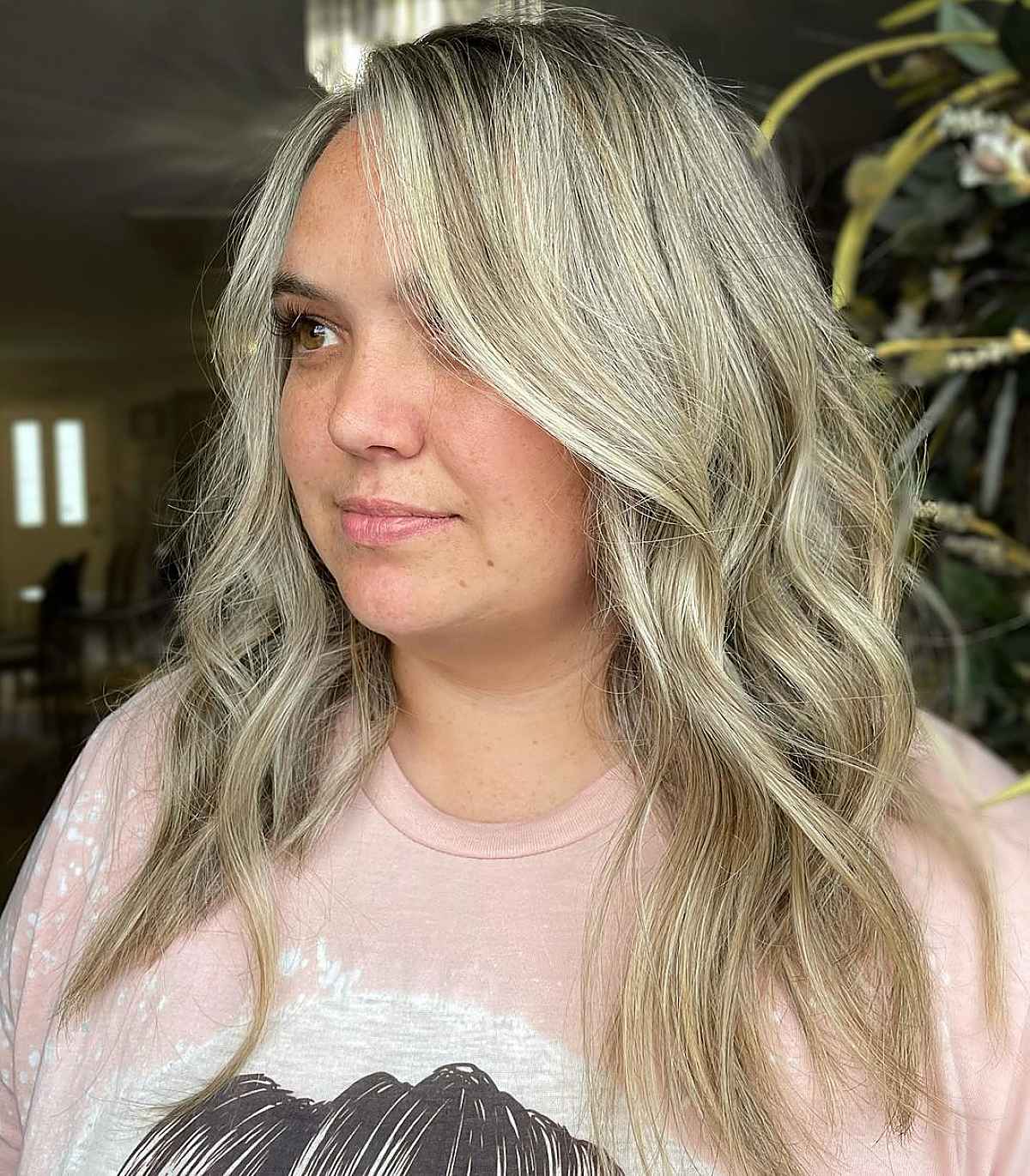 Chic Side-Parted Medium Hair with Effortless Waves