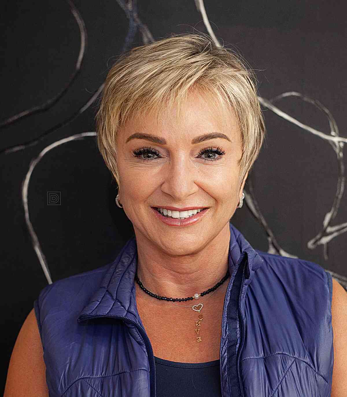 Chic Wispy Pixie Hairstyle for Oval Faces