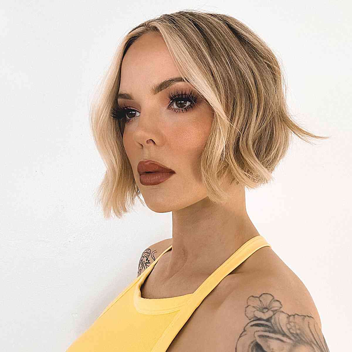Chin-Length Wavy Bob with Highlighted Strands