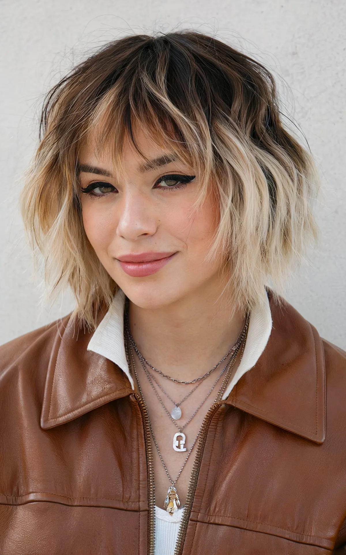 Choppy Chin-Length Two-Toned Wavy Hair with Delicate Bangs