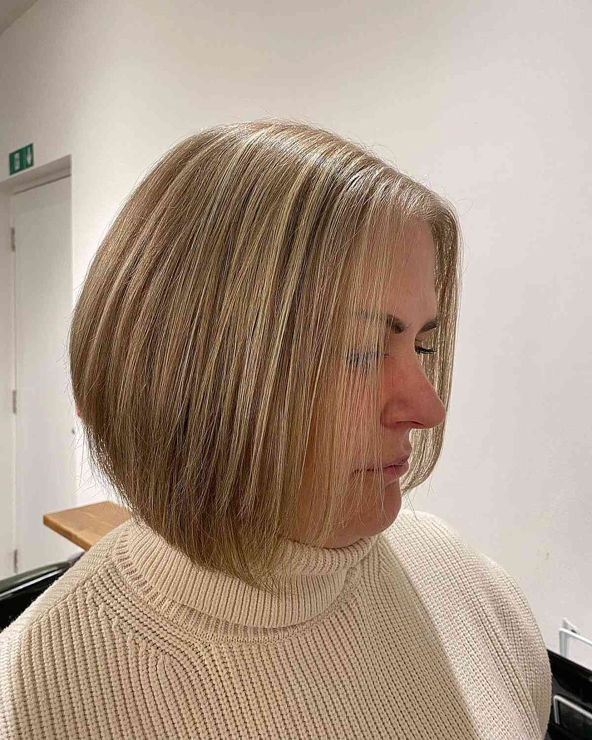 Neck-Length Graduated Bob for Women Aged 50 and Beyond