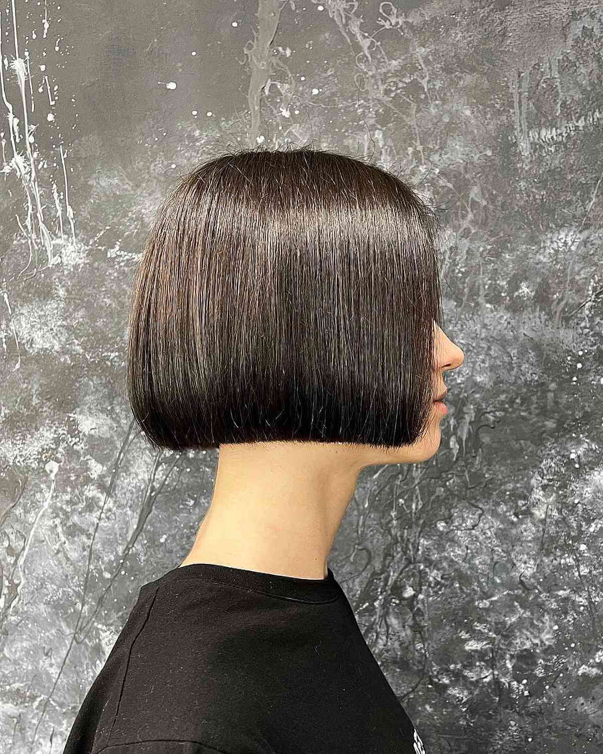Classic One-Length Sleek Bob Style at the Jawline