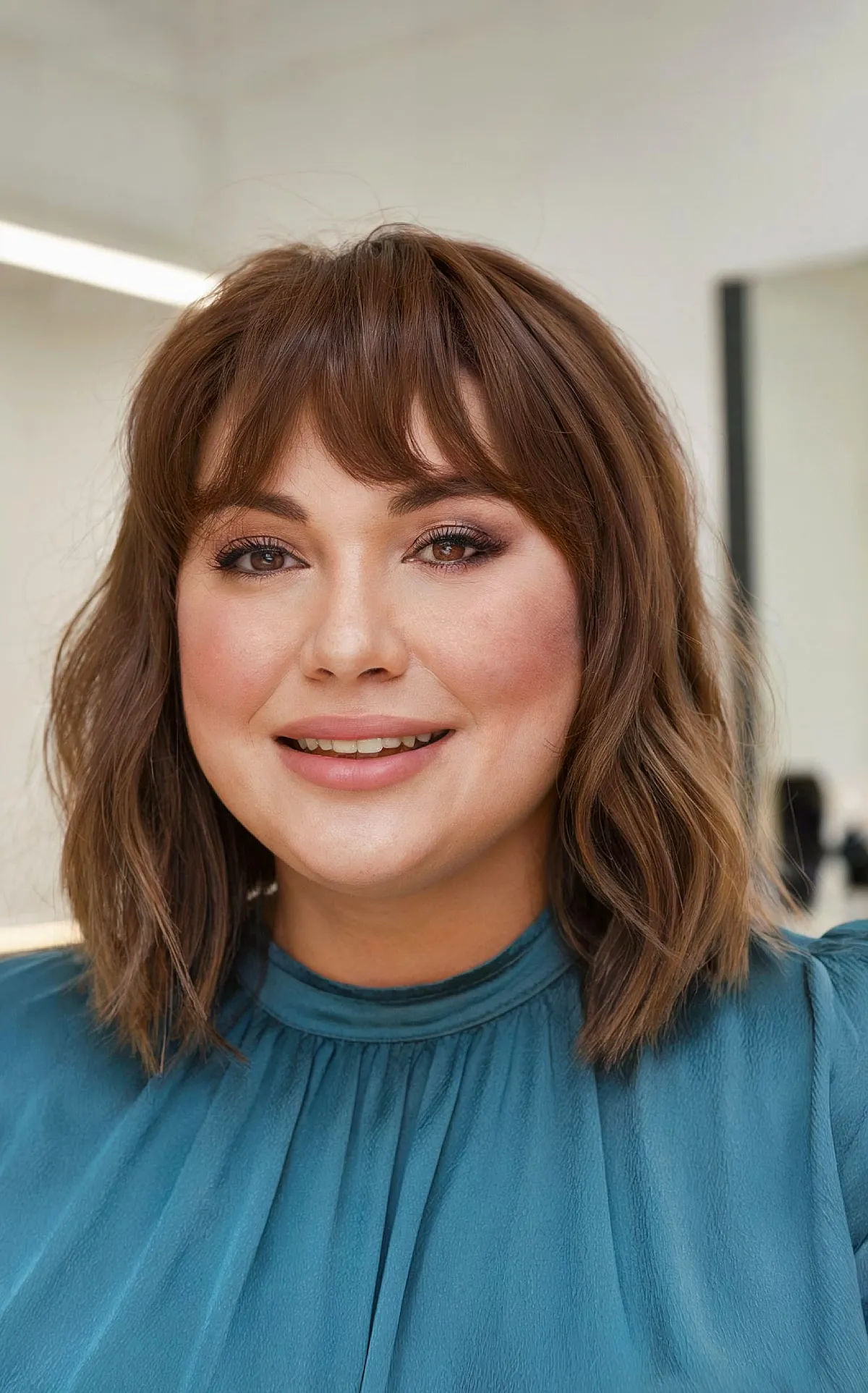 Complete Fringe on a Mid-Length Bob Hairstyle for Double Chins