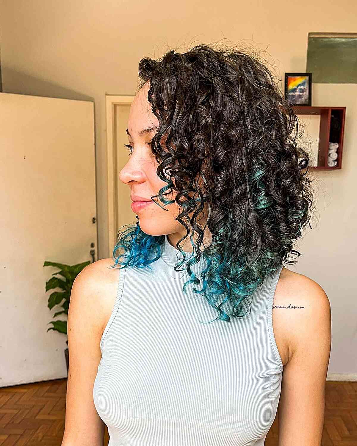 Curly A-Line Graduated Lob with Teal Highlights