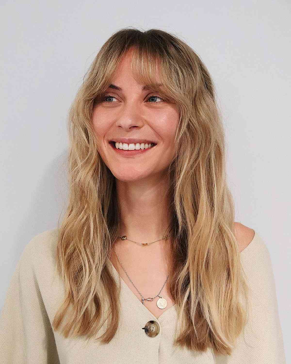 Delicate Bottleneck Bangs with Flowing Beach Waves
