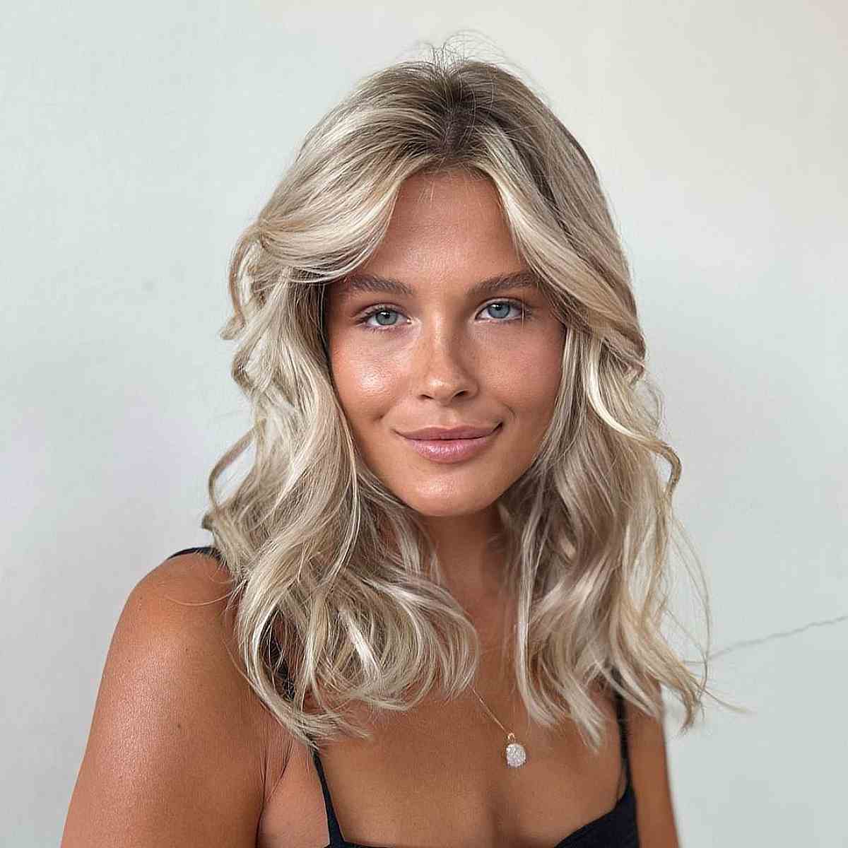 Delicate Blonde Loose Waves