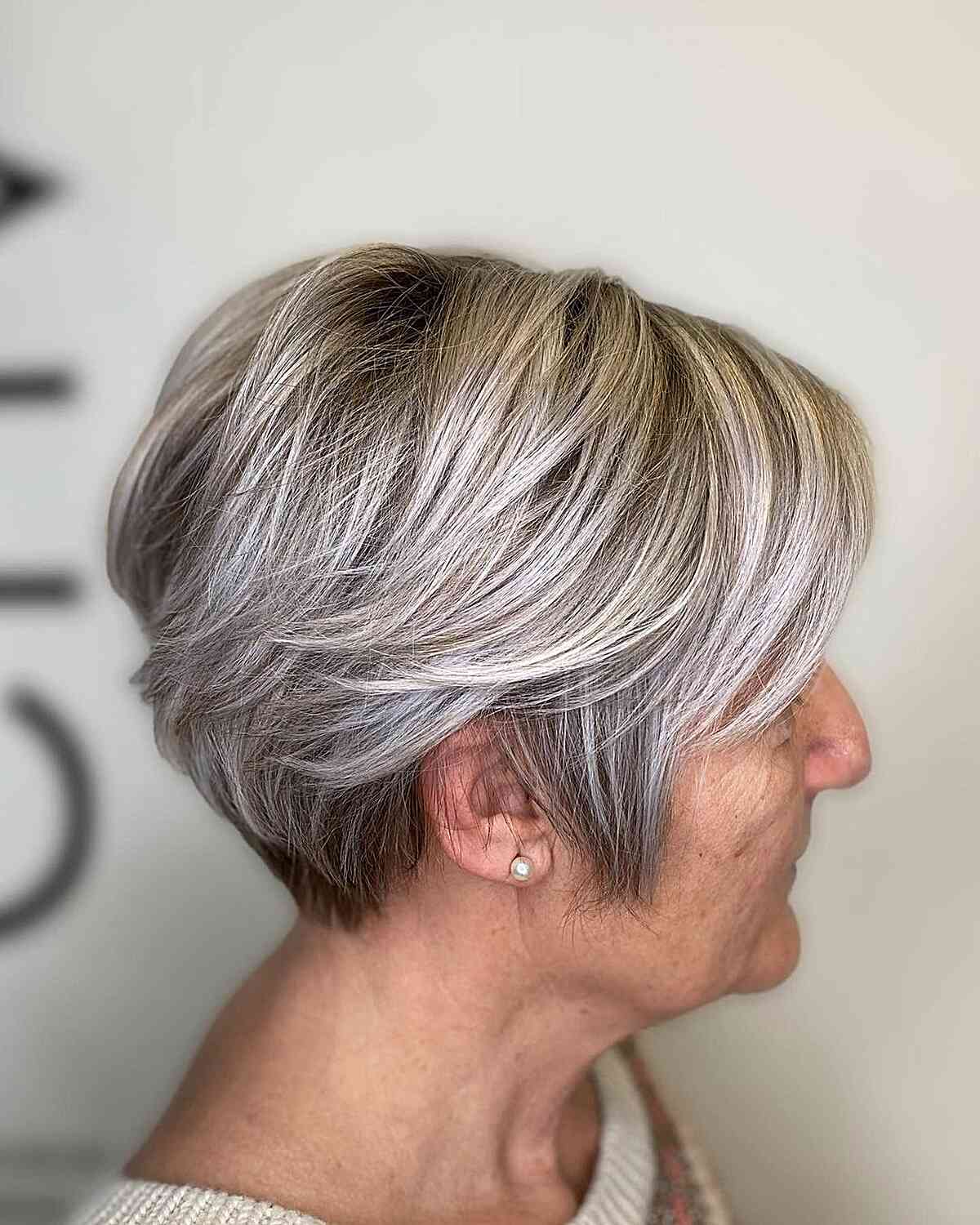 Nape-Length Delicate Frosted Layered Pixie Bob for Older Generation