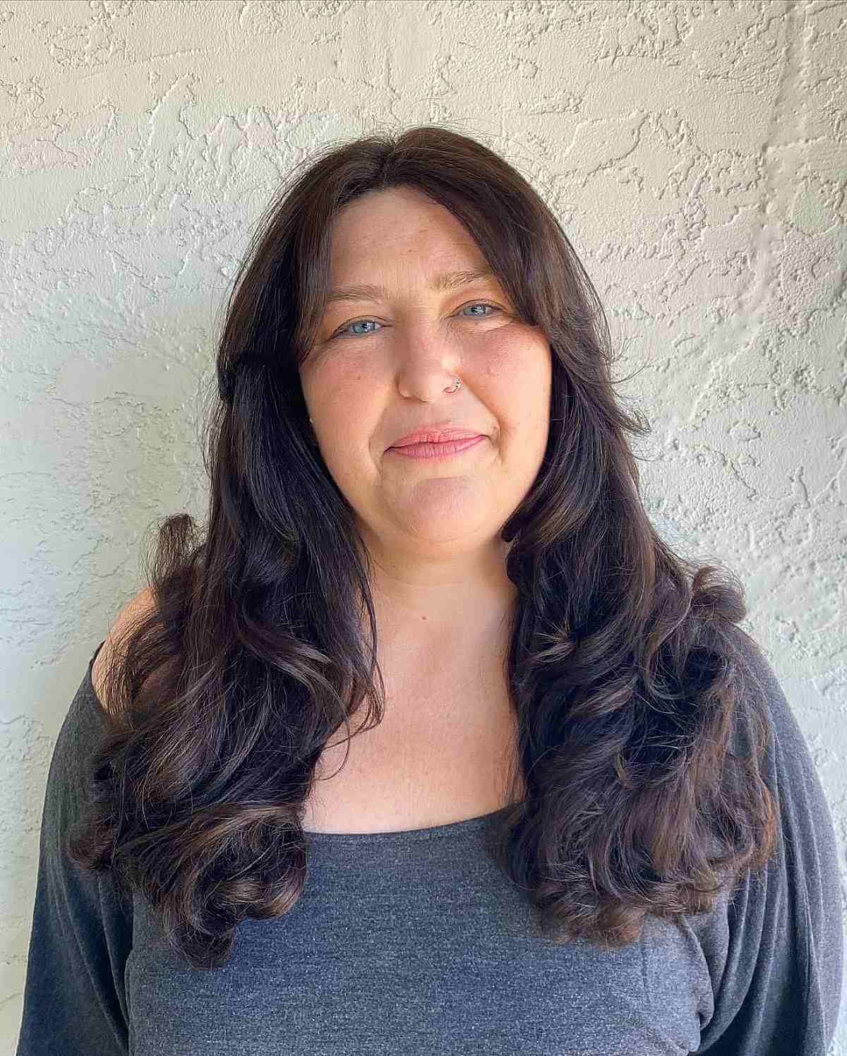 Dynamic Blowout with Framing Layers for a Woman in Her 40s