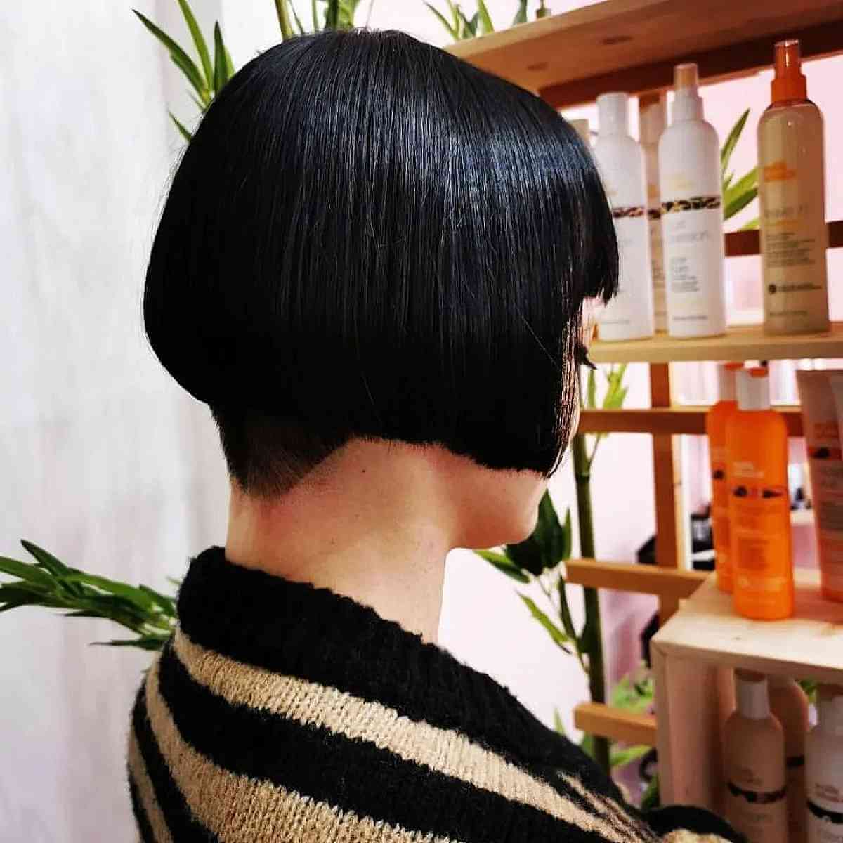 Ear-Length Hairstyle Featuring Buzzed Nape