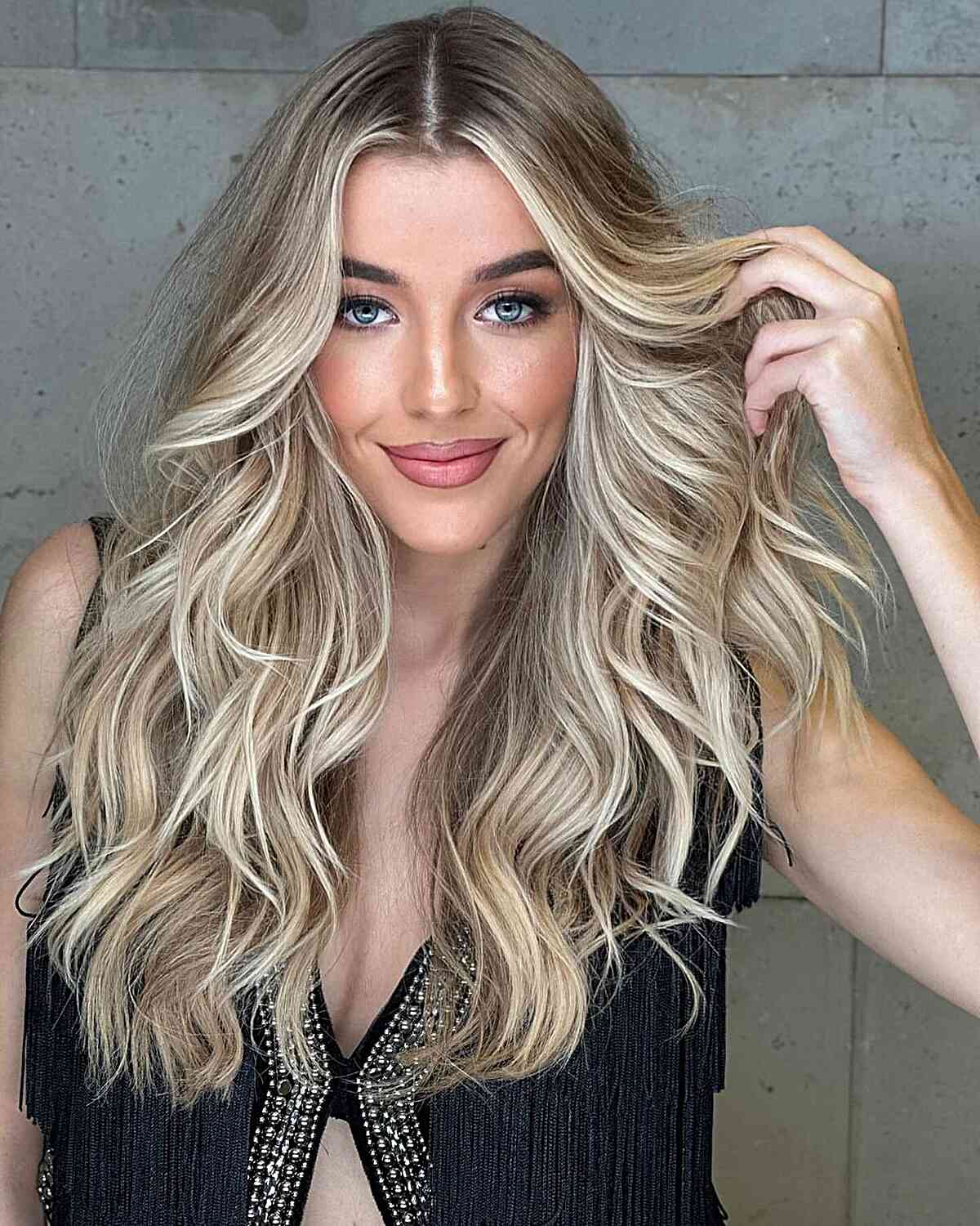 Effortless Blonde Waves for Longer Tresses
