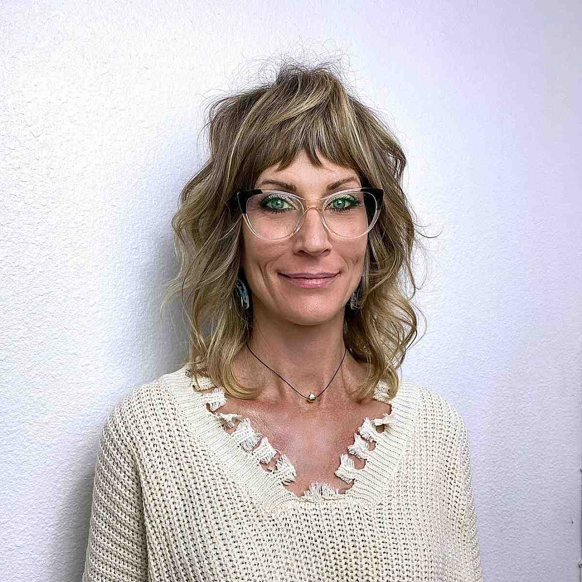 Effortless collarbone-length shag haircut for women with fine hair