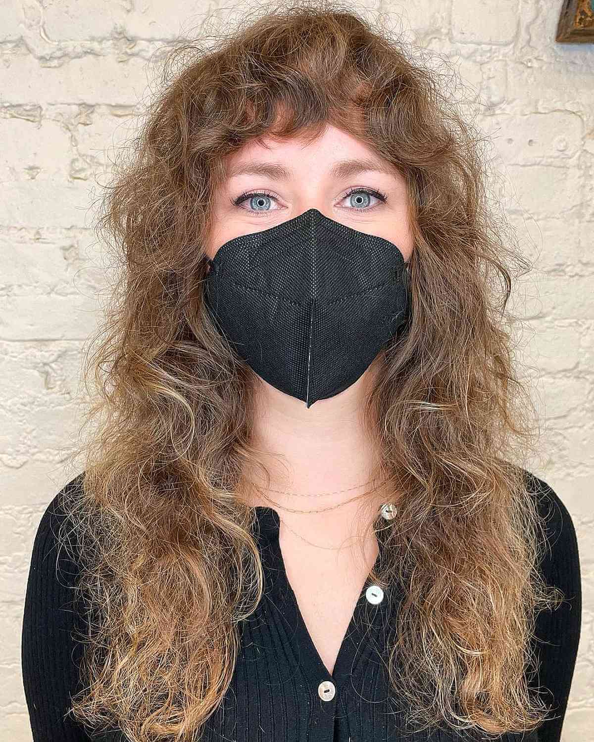 Effortless Curly Shag Look on Long Frizzy Hair