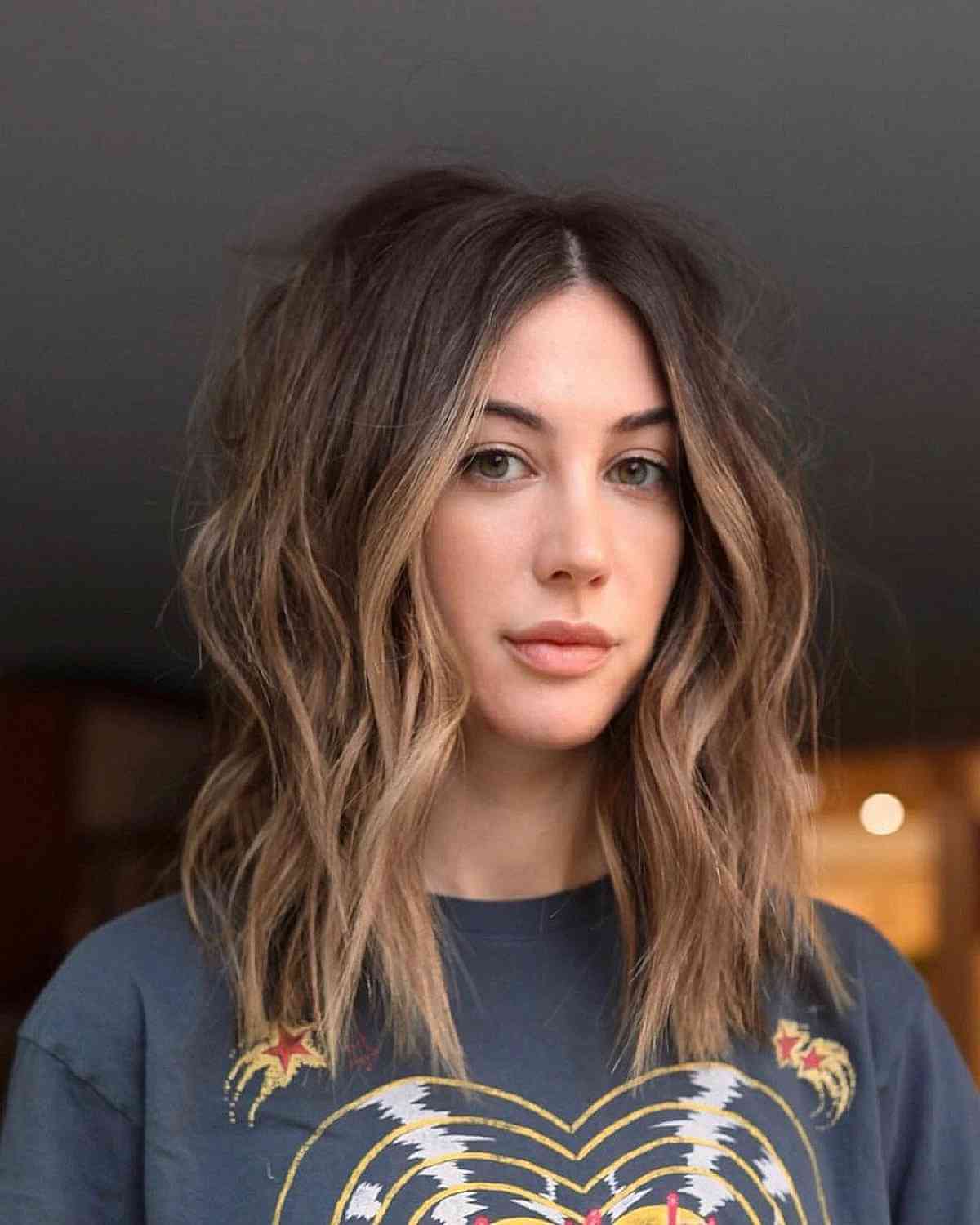 Effortless Textured Cut Featuring a Central Part