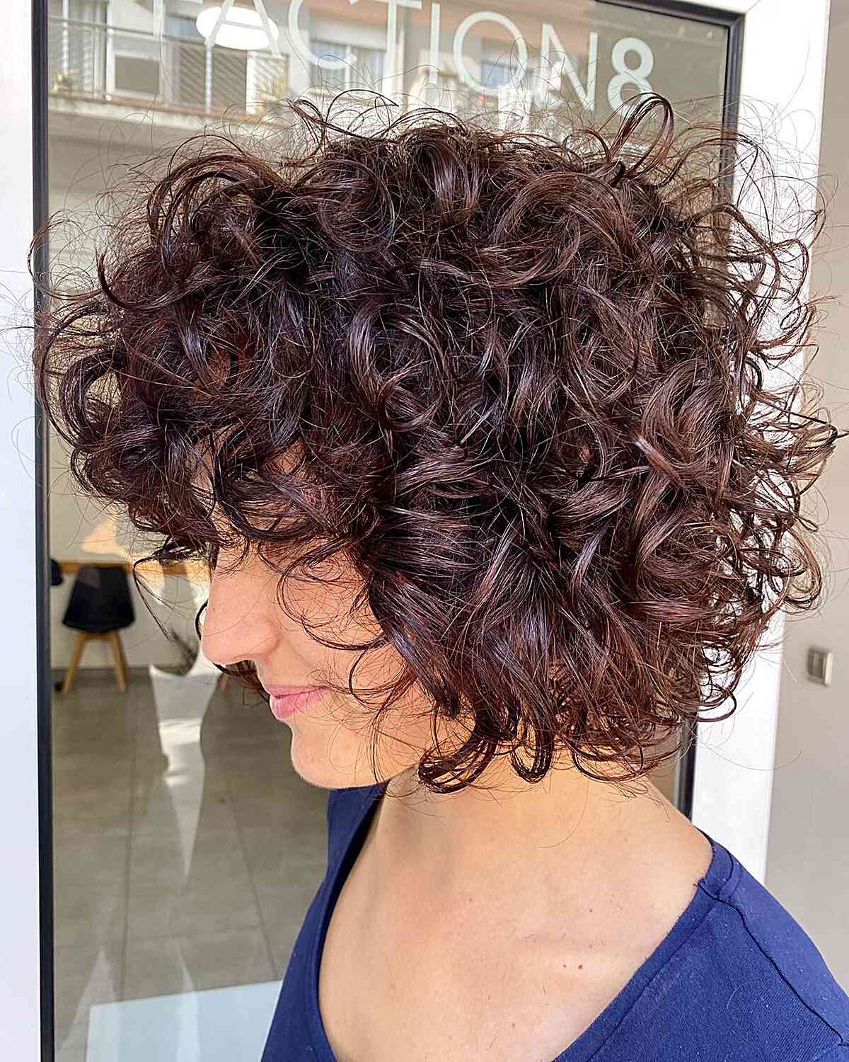 Chin-Grazing Effortlessly Chic Curly Bob with Fringe