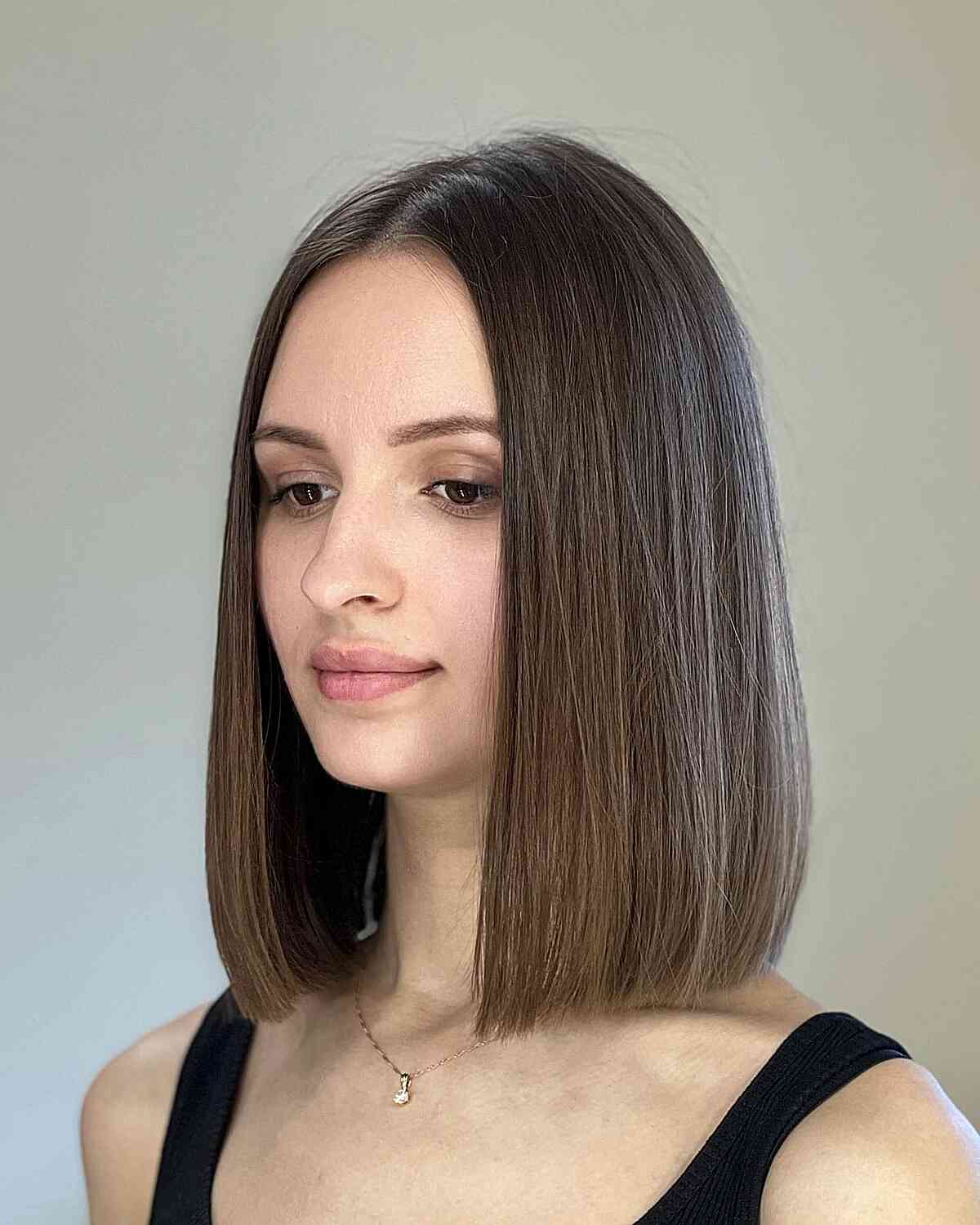 Elegant and Sleek Shoulder-Length Hair Idea