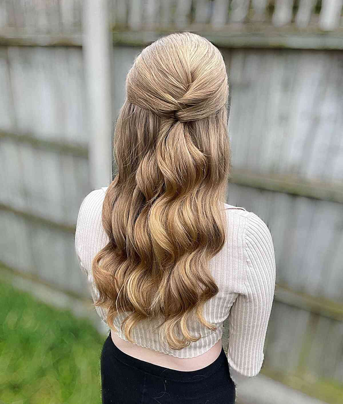 Elegant Blonde Half-Up Hairstyle with Soft Waves for Prom Night