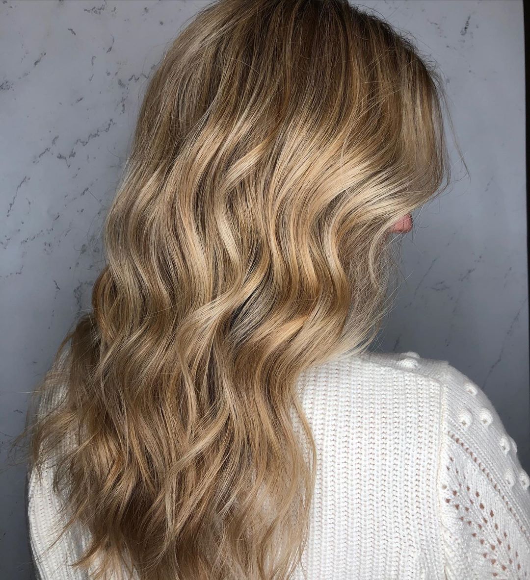 Elegant Brown Hair with Blonde Strands and Lowlights