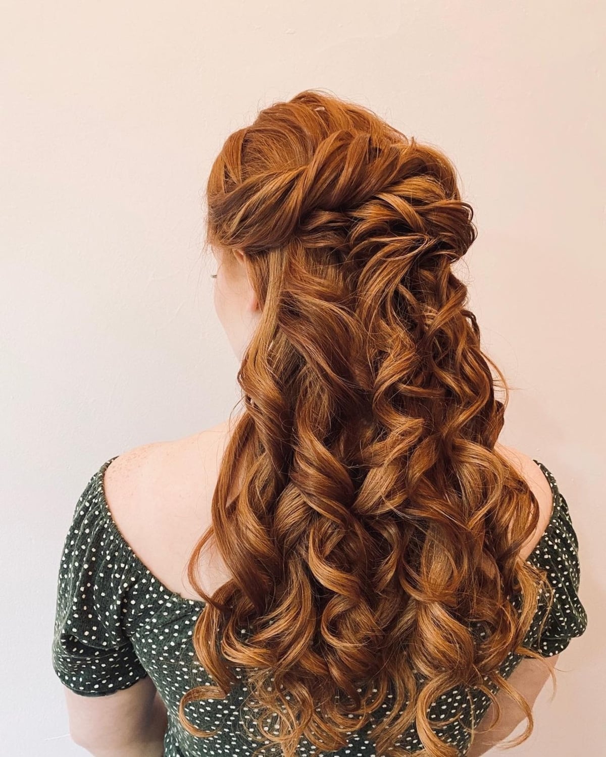 Cascading curls for a wedding celebration