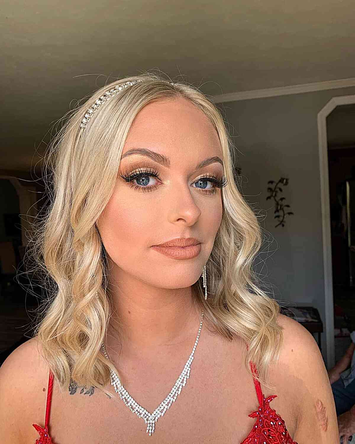 Elegant Champagne Blonde Prom Hairstyle at Medium-Length