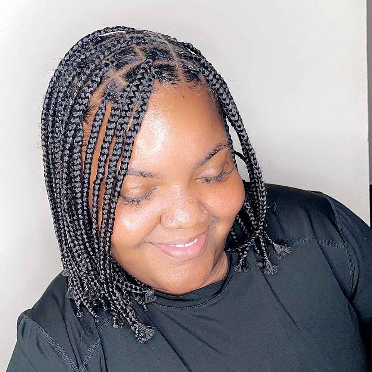 Elegant neck-grazing knotless box braids
