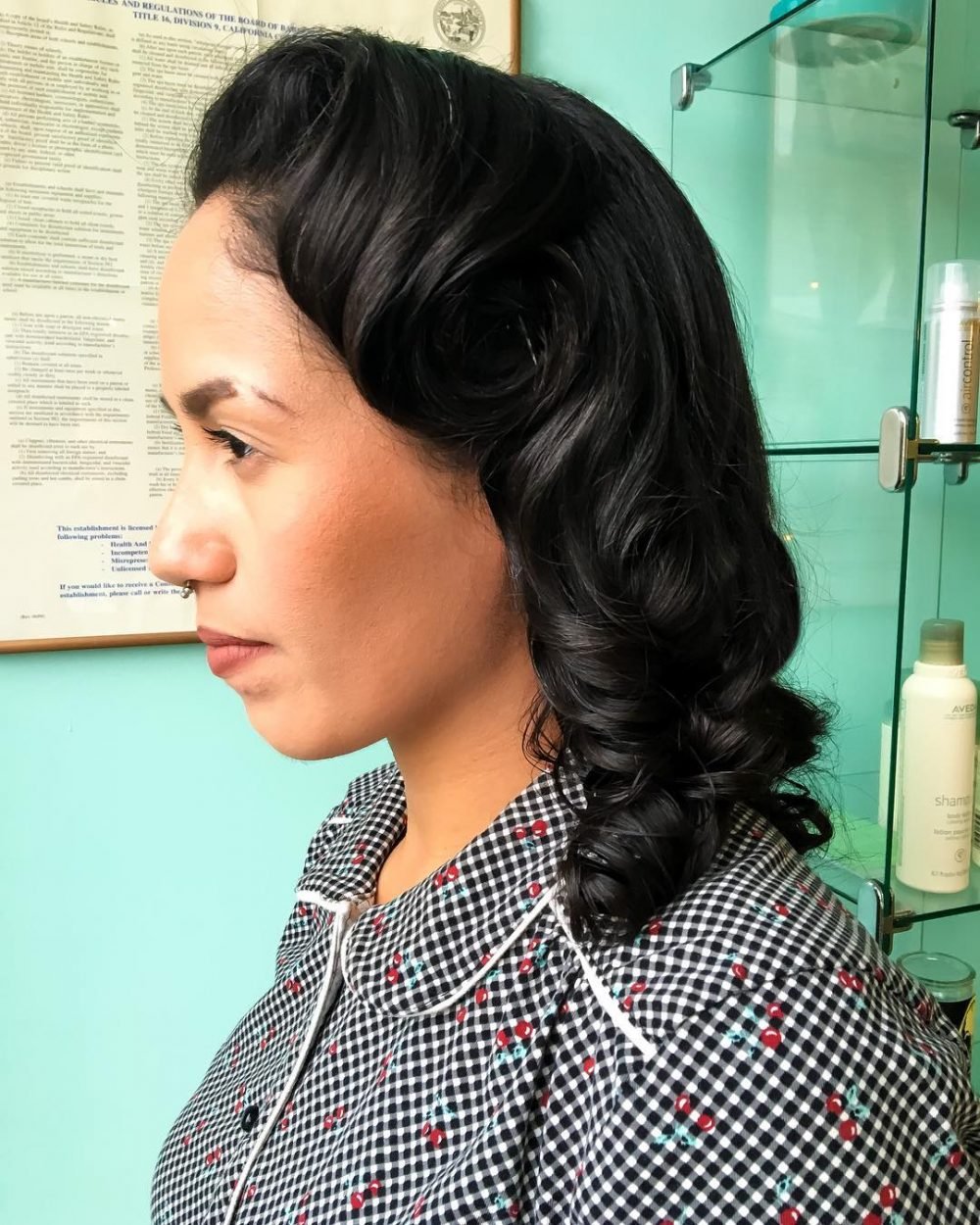 Elegant Shoulder Length Hairstyle with Gentle Curls