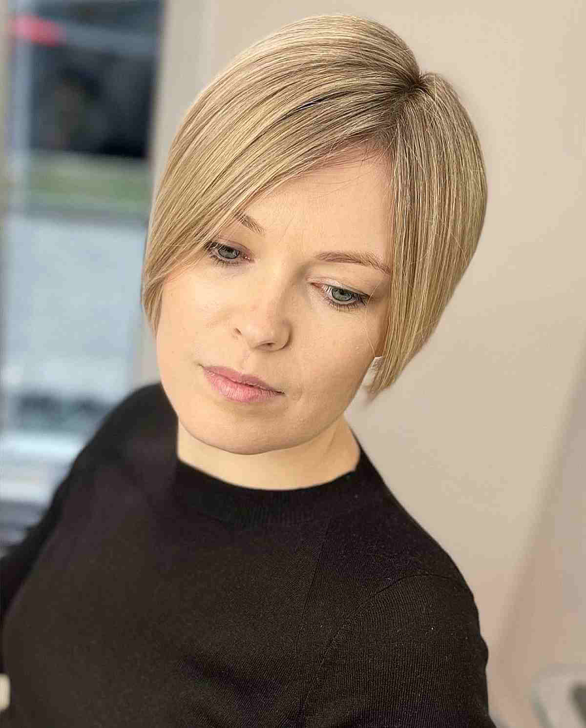 Extended Pixie Cut for Sleek Hair