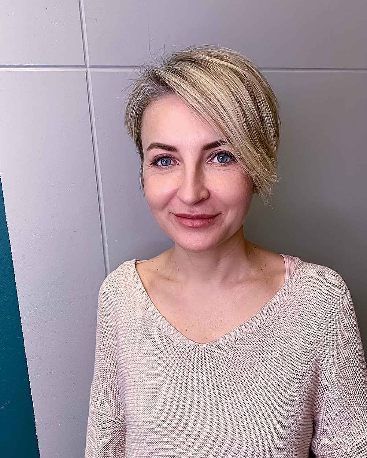 Extended Textured Pixie Bob Hairstyle