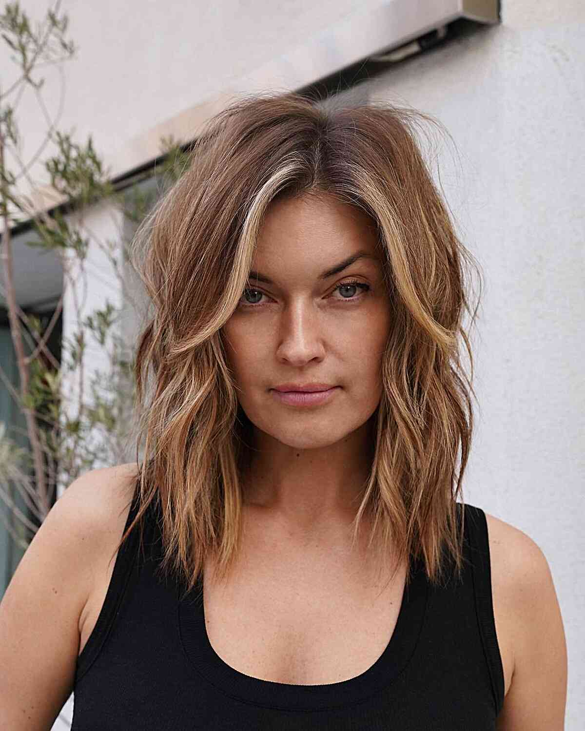 Collarbone-Length Shaggy Texture on a Lob Cut with light blonde balayage