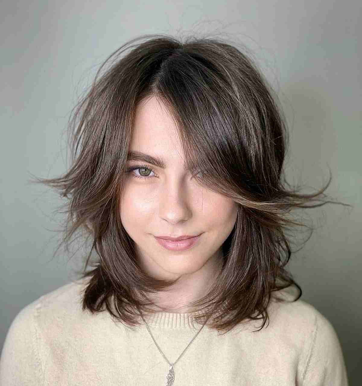 Feathered Collarbone-Length Cut for Fine Hair with Side Fringe