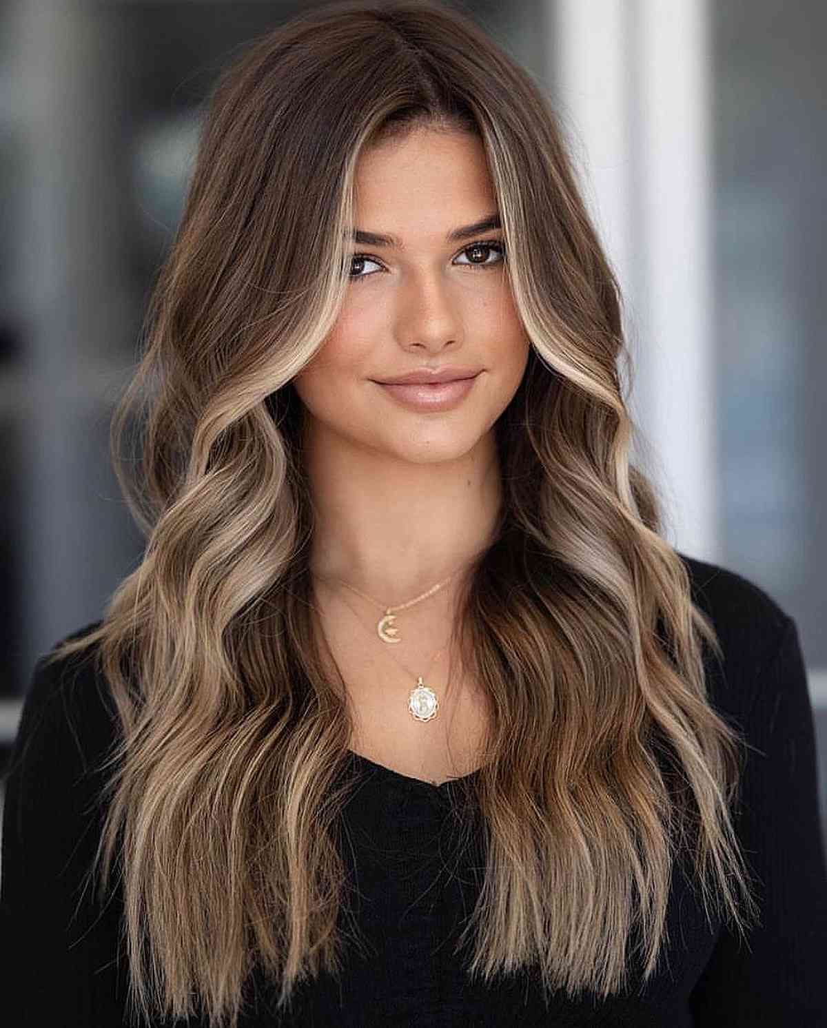 Flowing Brunette Locks with a Blonde Money Piece