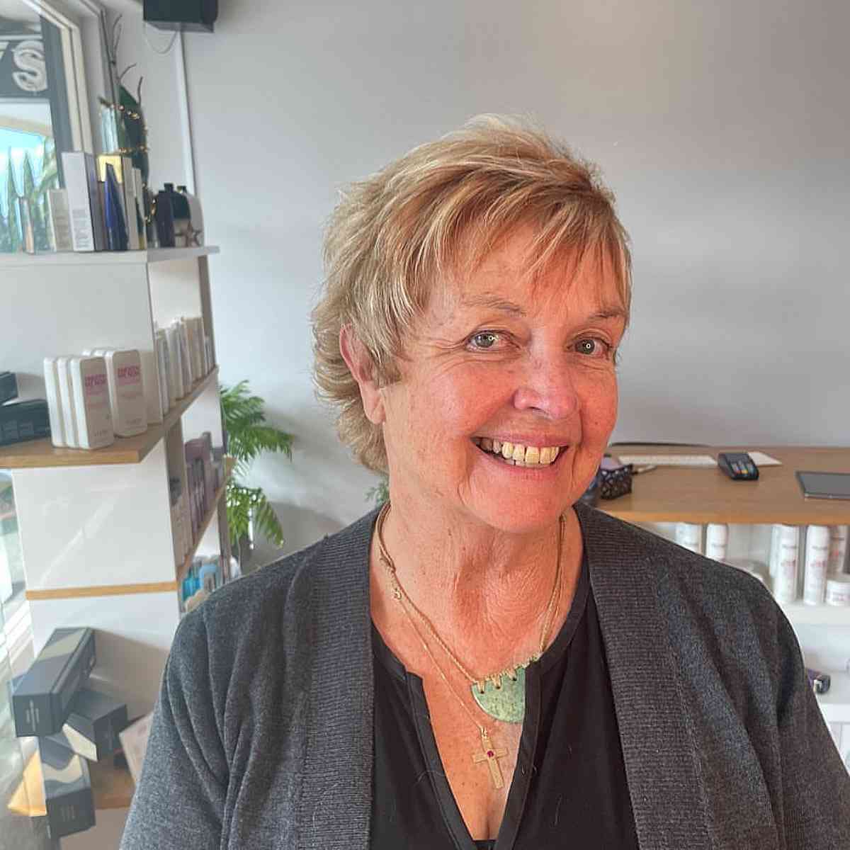 Gentle Textured Hairstyle for Seniors