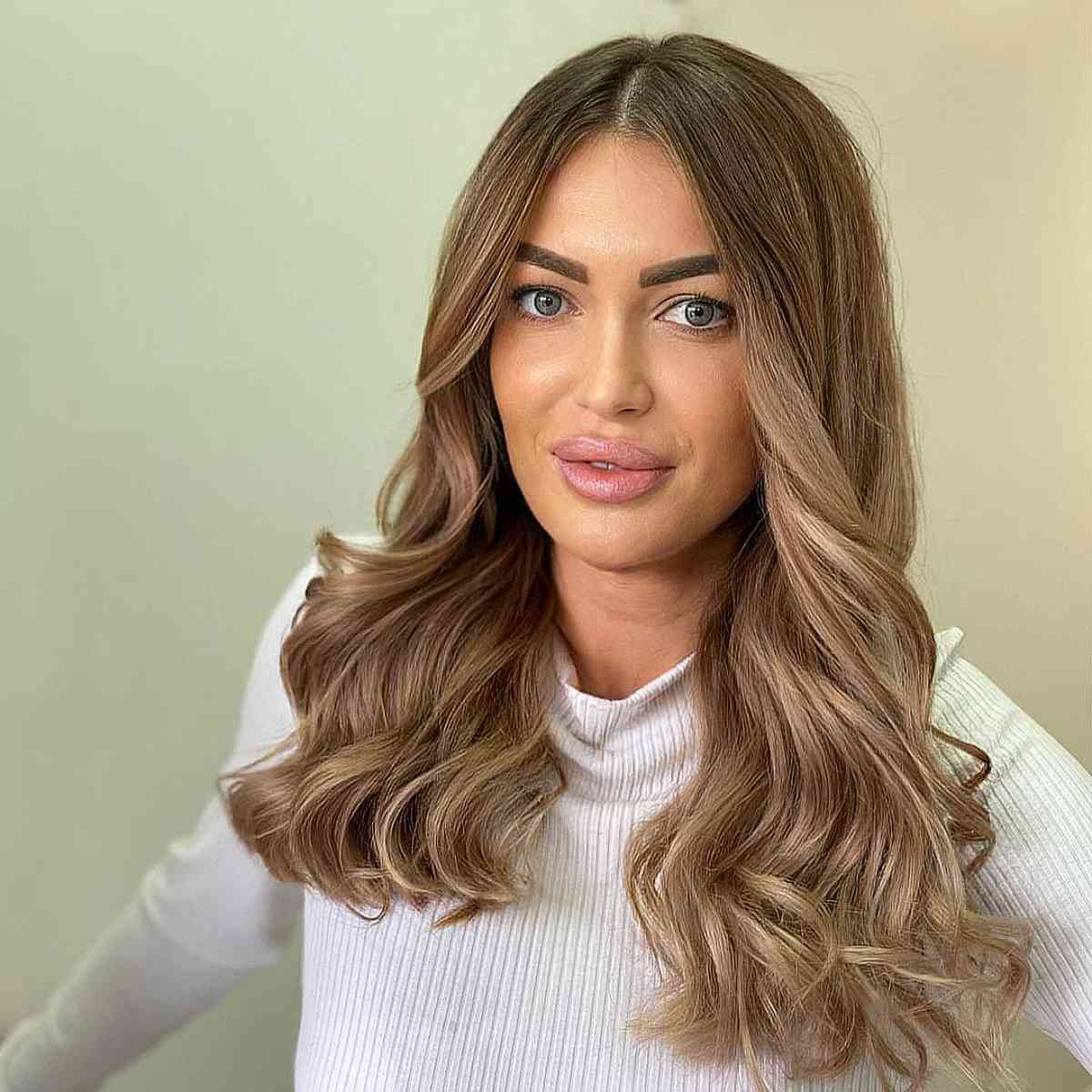 Gentle Waves on Voluminous Hair