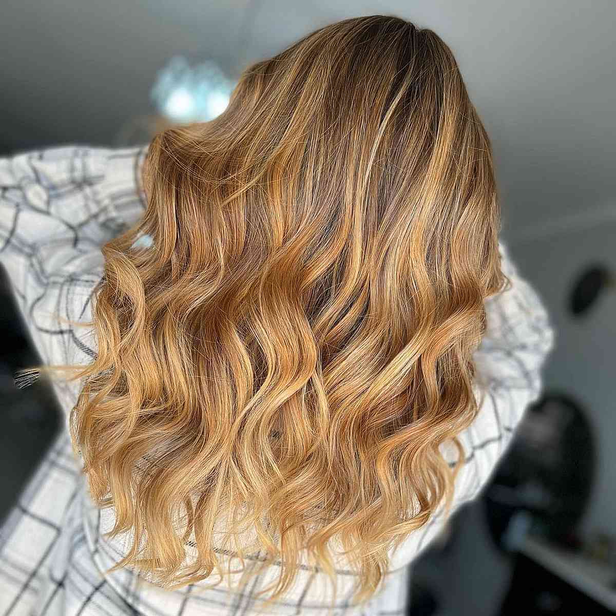 Golden Blonde Full-Head Highlights with a Root Fade