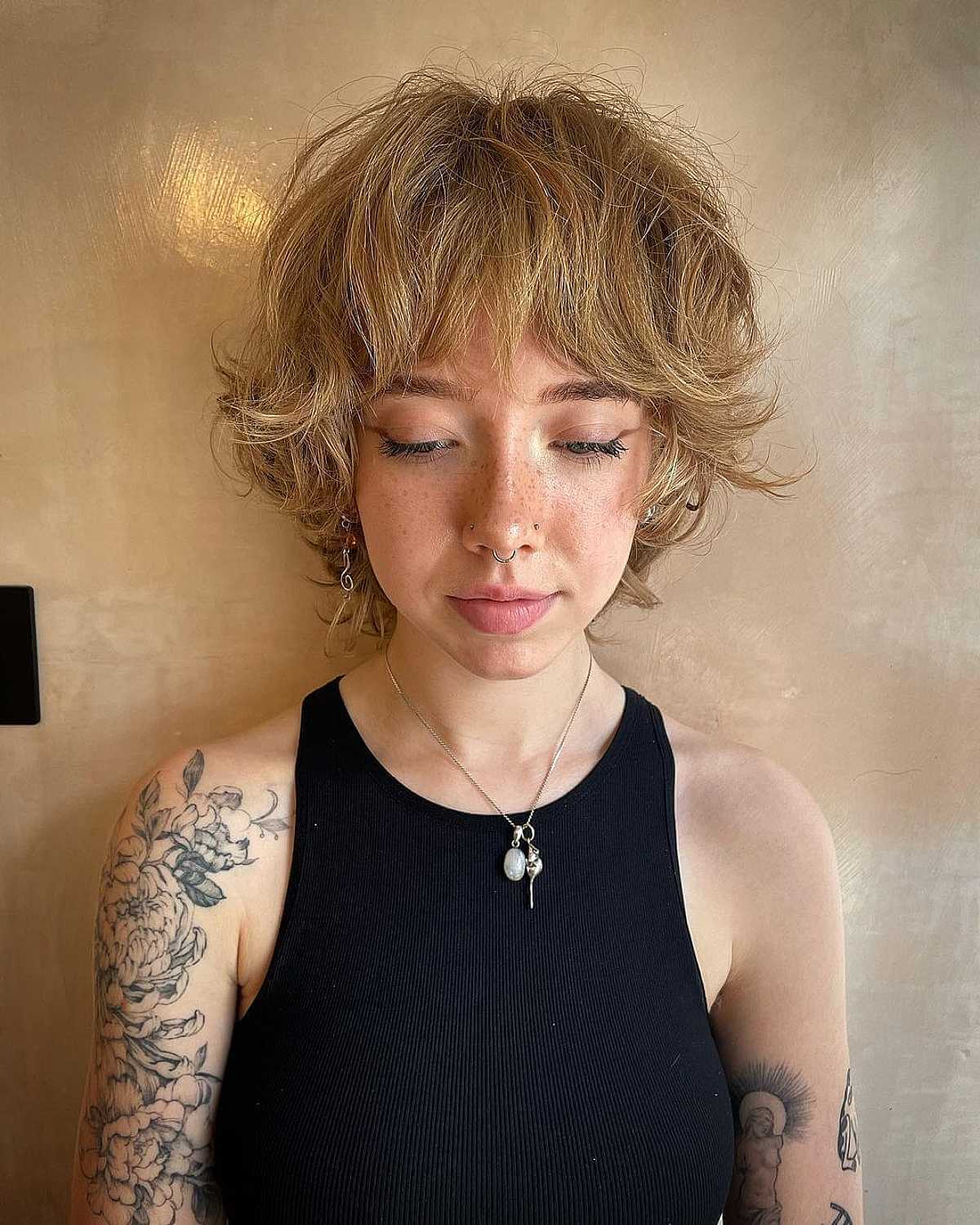 Short 70s-Inspired Golden Shag with Bangs