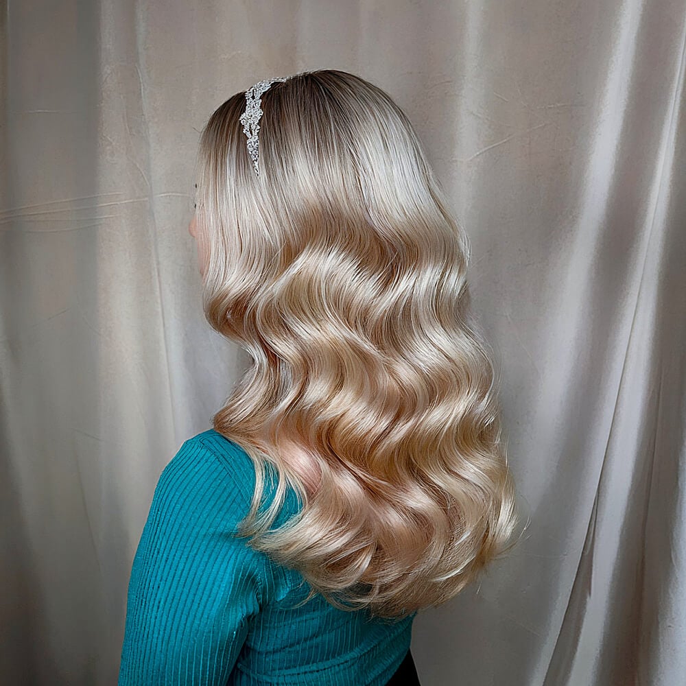 Charming Soft Wavy Rooted Blonde Hair for Prom Night